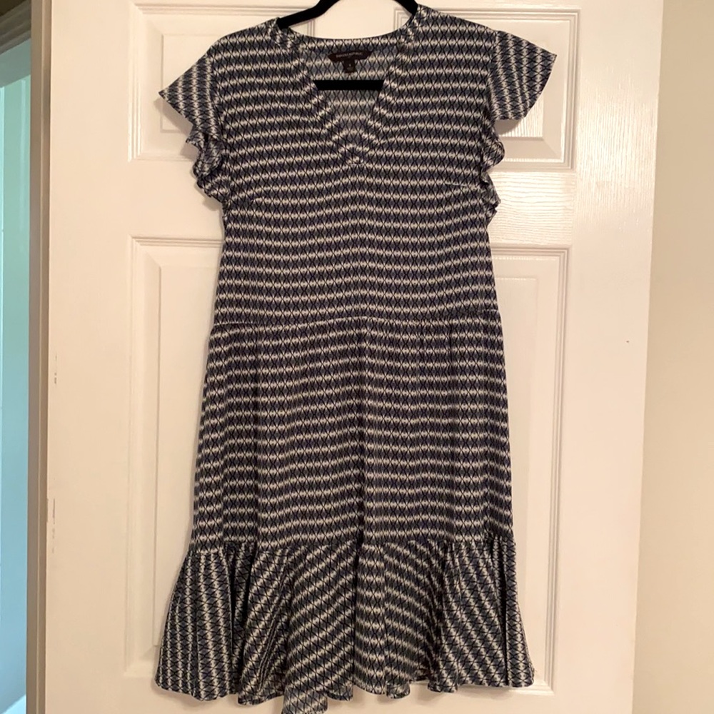 Banana Republic size S. 100% polyester.